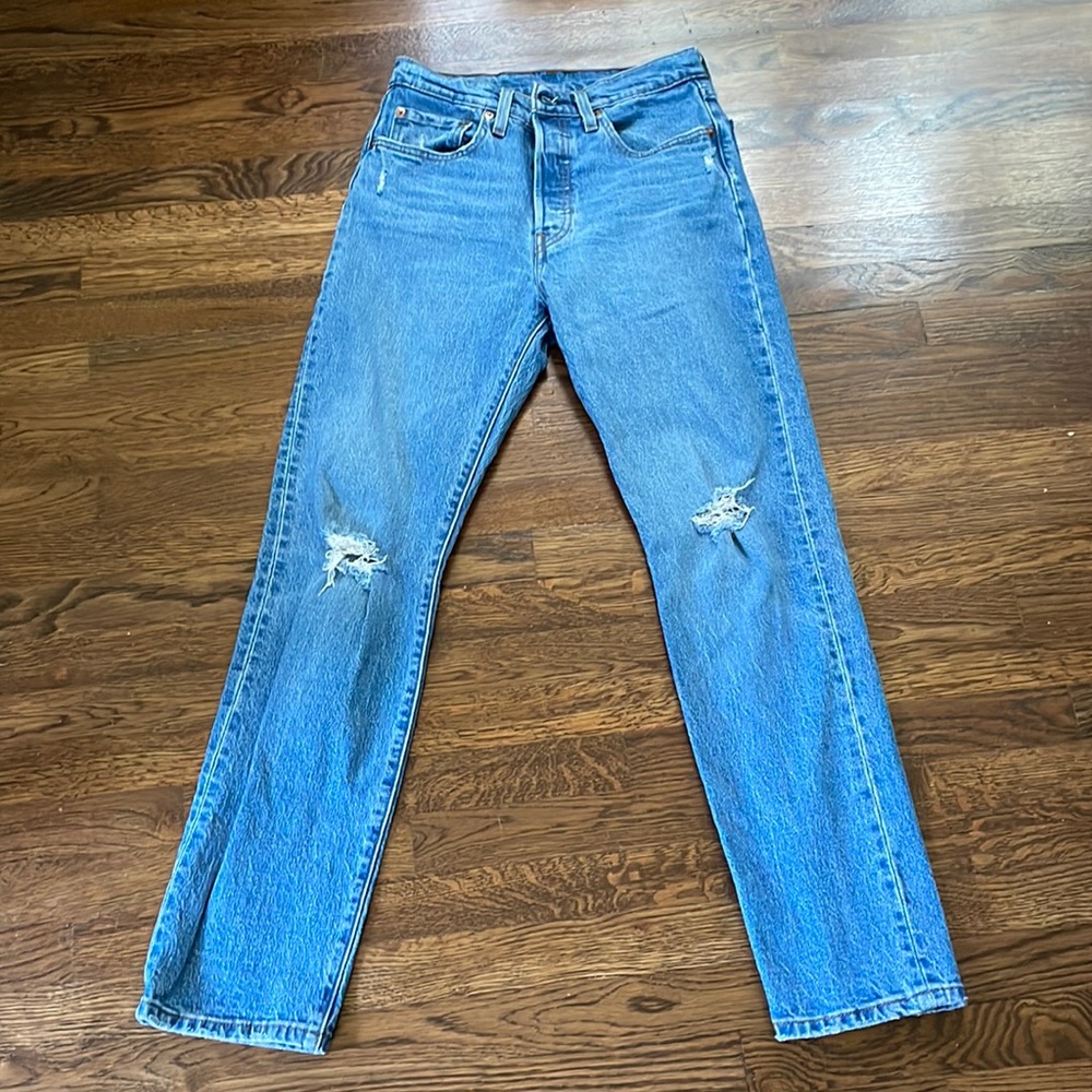 Levi’s women’s 501 distressed blue straight leg high rise jeans, size 26